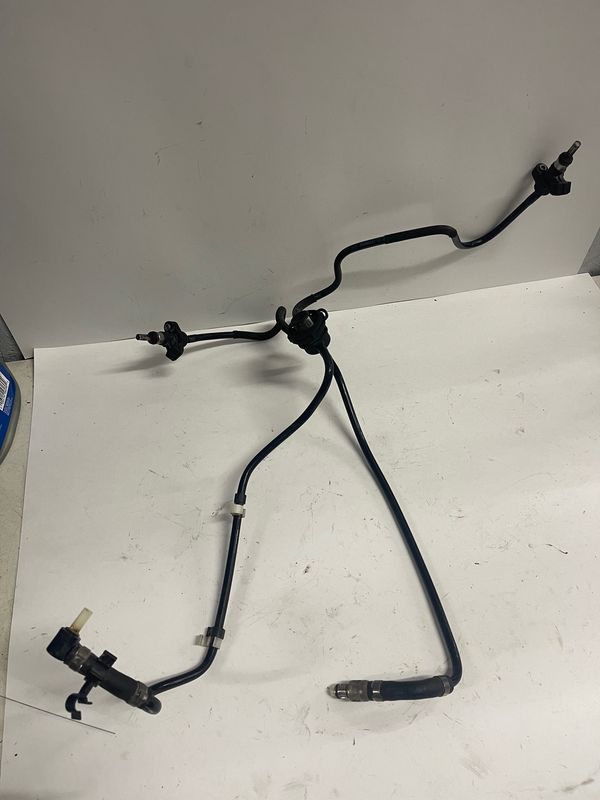 Fuel Distributor Pressure Regulator Rail w/ Injectors--2011 BMW R1200 RT