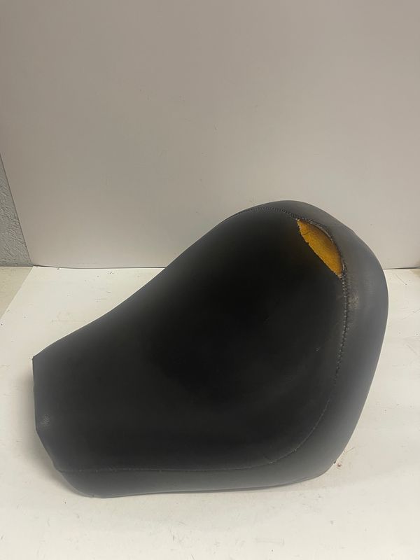 Driver Seat 45100-48E00--2000 Suzuki VZ800 Marauder