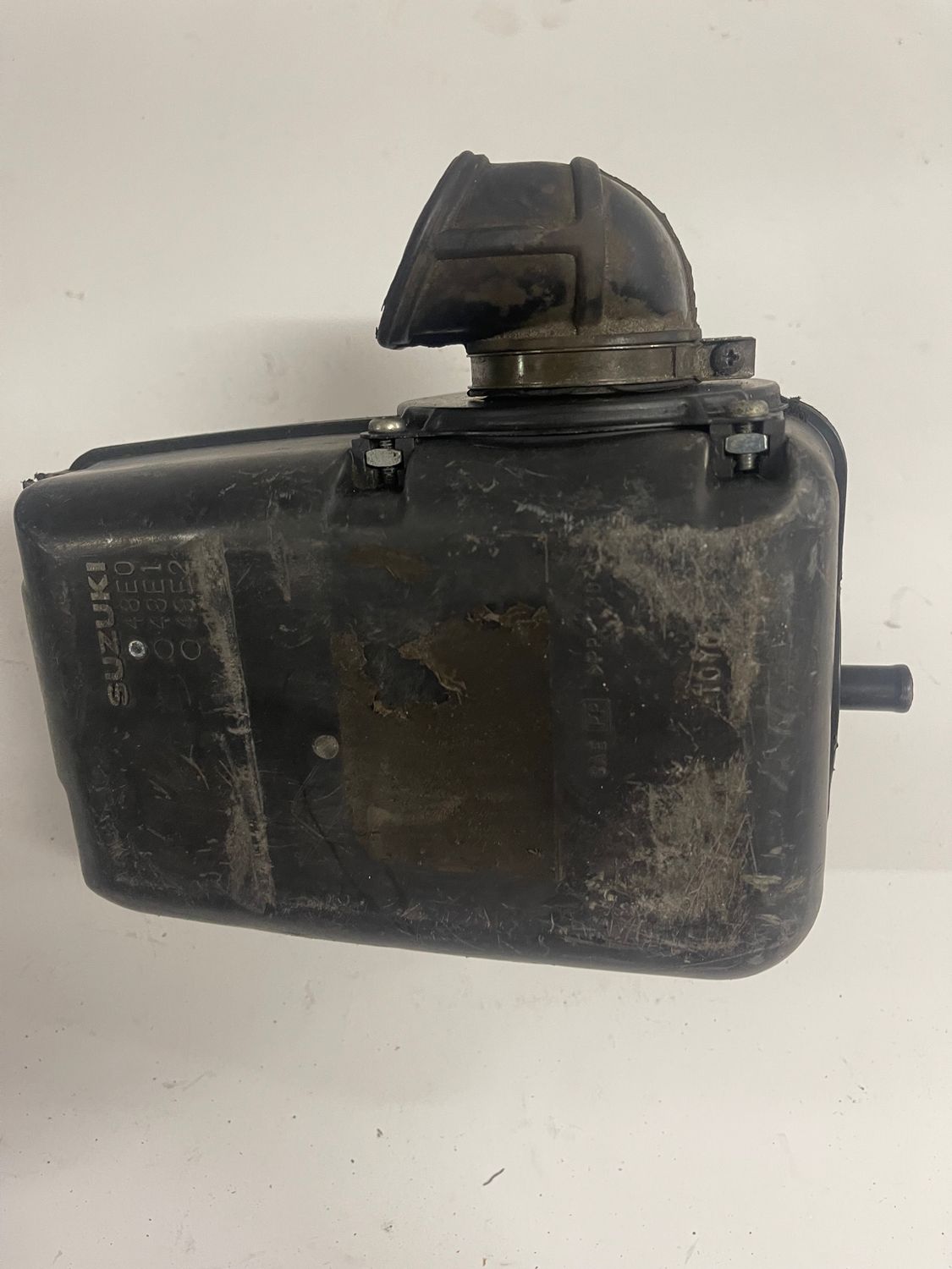 Rear Air Cleaner/Breather Box 13800-48E00--2000 Suzuki VZ800 Marauder