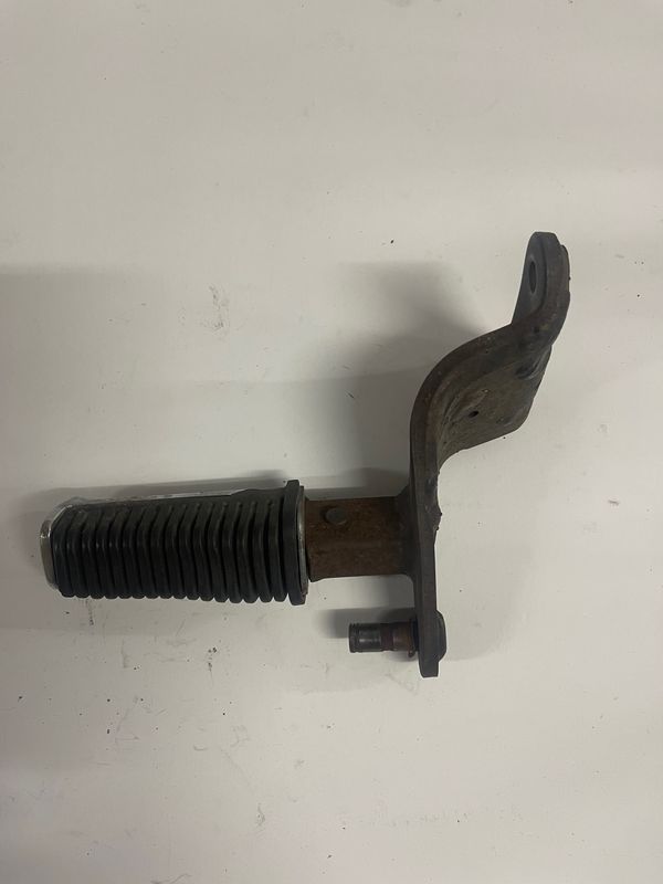 Left Driver Foot Peg & Bracket 43541-48E00--2000 Suzuki VZ800 Marauder