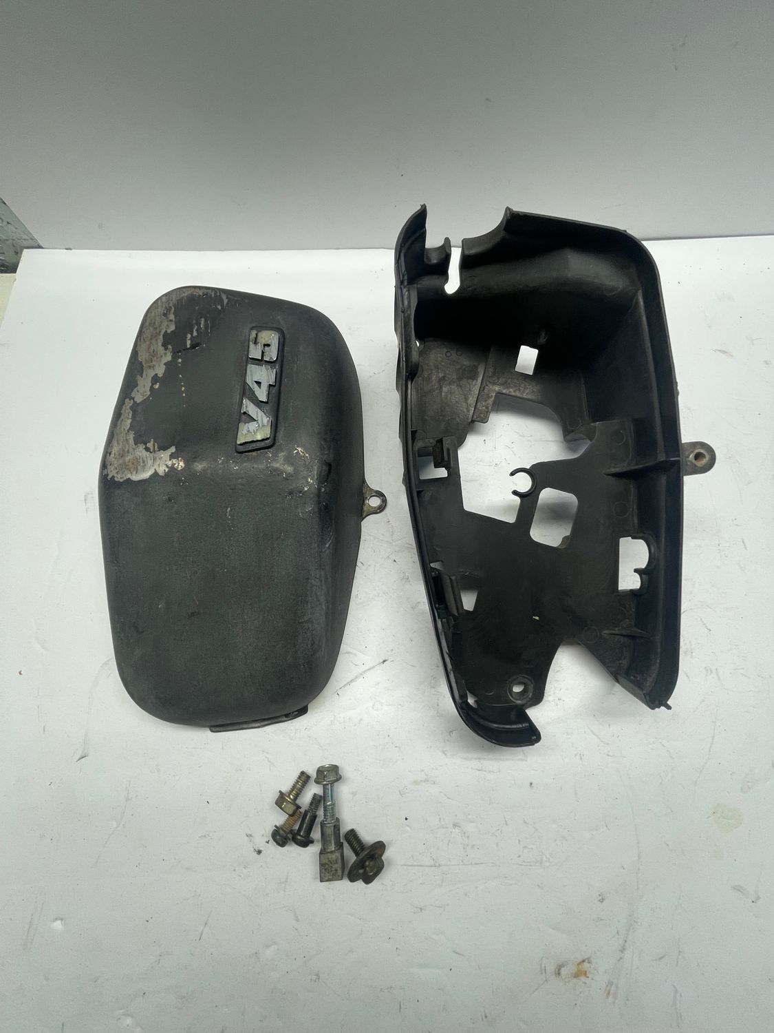 Right Side Airbox Cover & Base 17255-MNO-000/17257-MNO-000--1987 Honda Magna VF700C