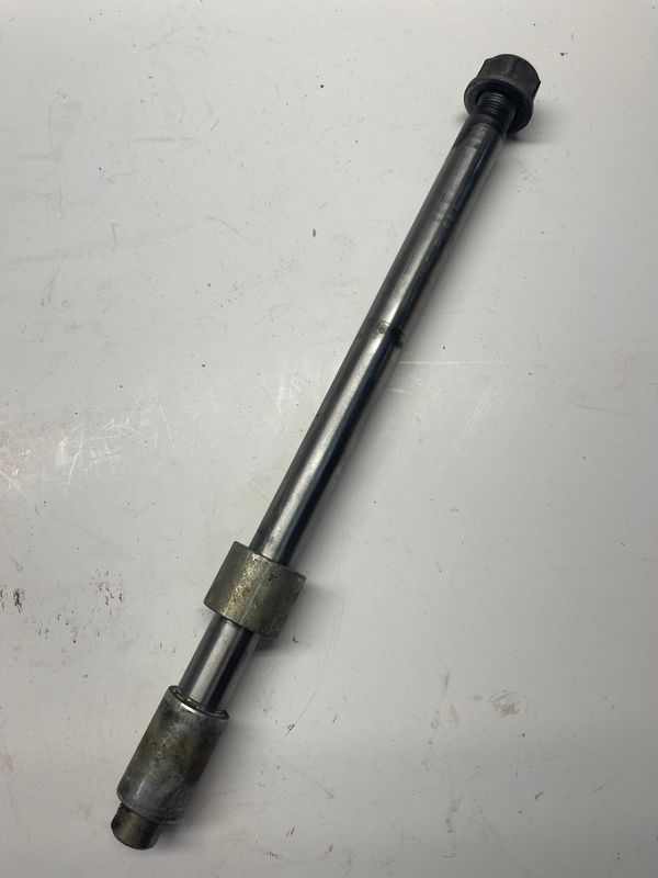 Rear Axle Bolt--1987 Honda Magna VF700C
