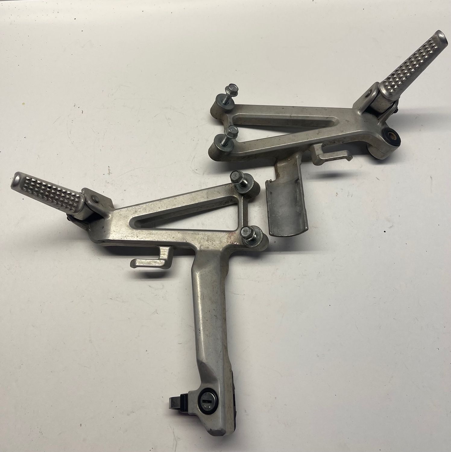 Passenger Foot Pegs & Brackets 50750-MV9-930/50760-MV9-930-1997 Honda CBR600F3