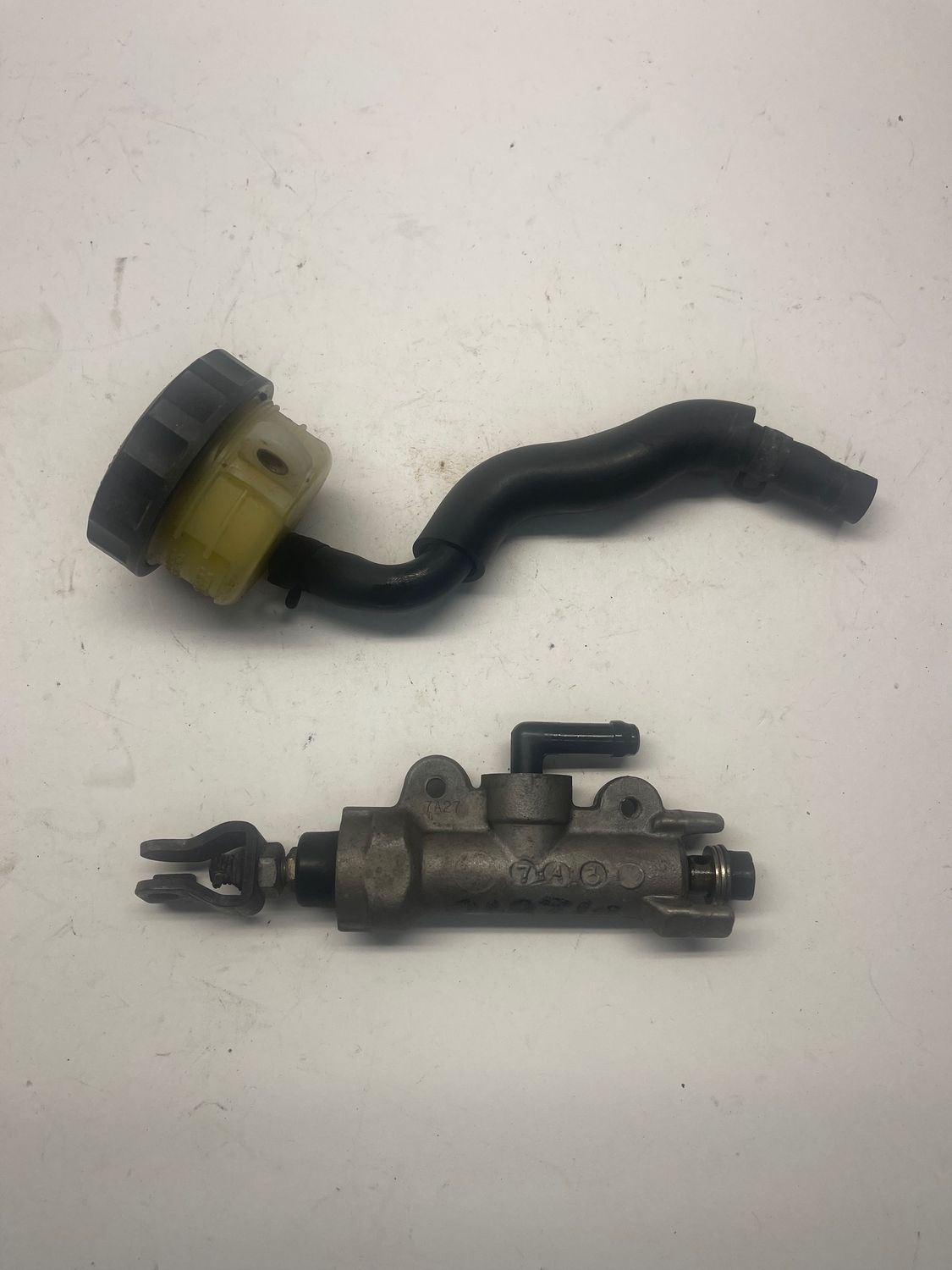 Rear Brake Master Cylinder & Reservoir 43510-MAL-601 --1997 Honda CBR600F3