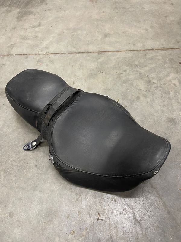 Driver/Passenger Seat-Has damage-see all photos--2006 Harley-Davidson Road King