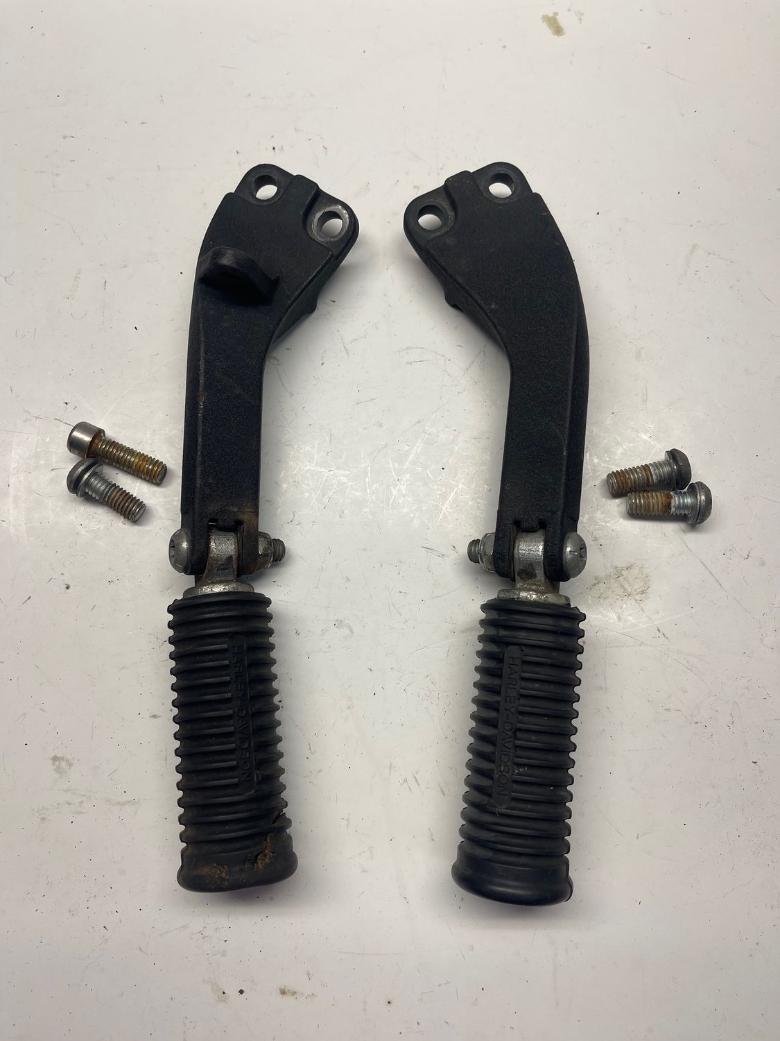 Passenger Foot Rests Pegs & Brackets --2010 Harley-Davidson Dyna Wide Glide FXDWG