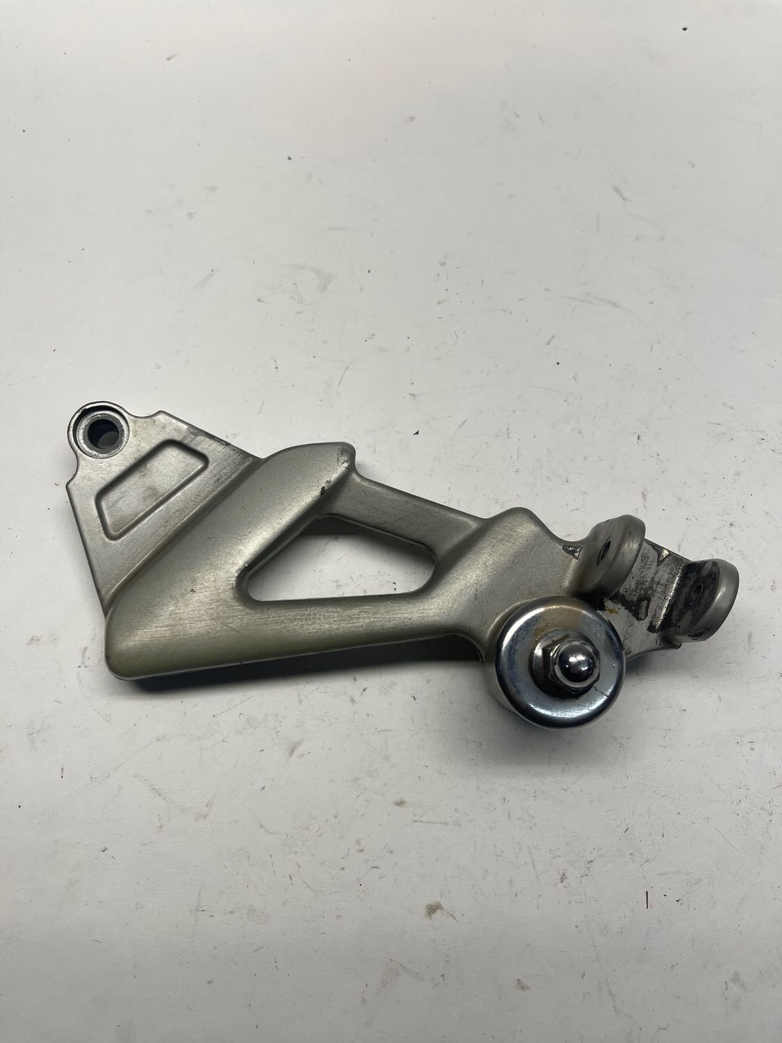 Left Passenger Peg Mounting Bracket 35011-1640--2001 Kawasaki ZX1100 D