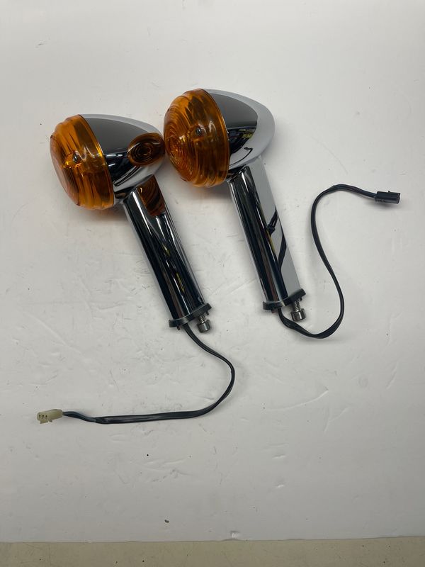 Front Turn Signals 2433005/2433007--2000 Victory V92C