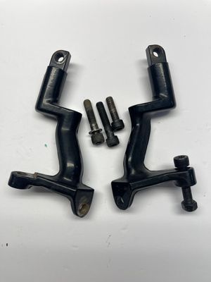 Passenger Peg Mounting Brackets 5244042-067/5244041-067--2000 Victory V92C
