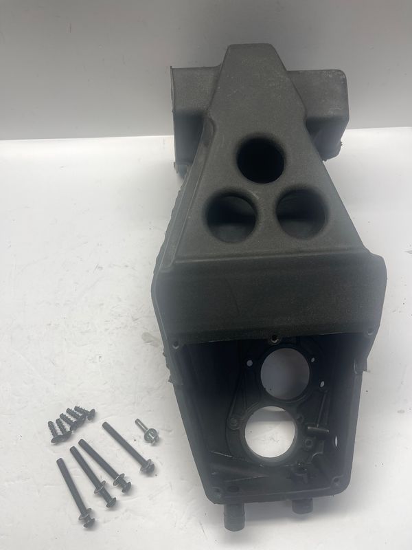 Air Box Air Filter Housing w/ Cover 1013056/ 5433466---2000 Victory V92C