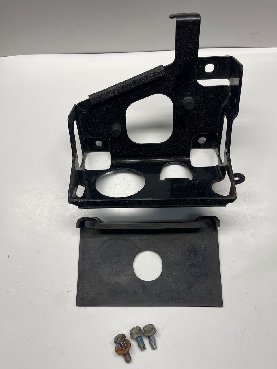 Battery Box w/ Pad 66194-98/66214-97--2000 Harley-Davidson Sportster XL1200