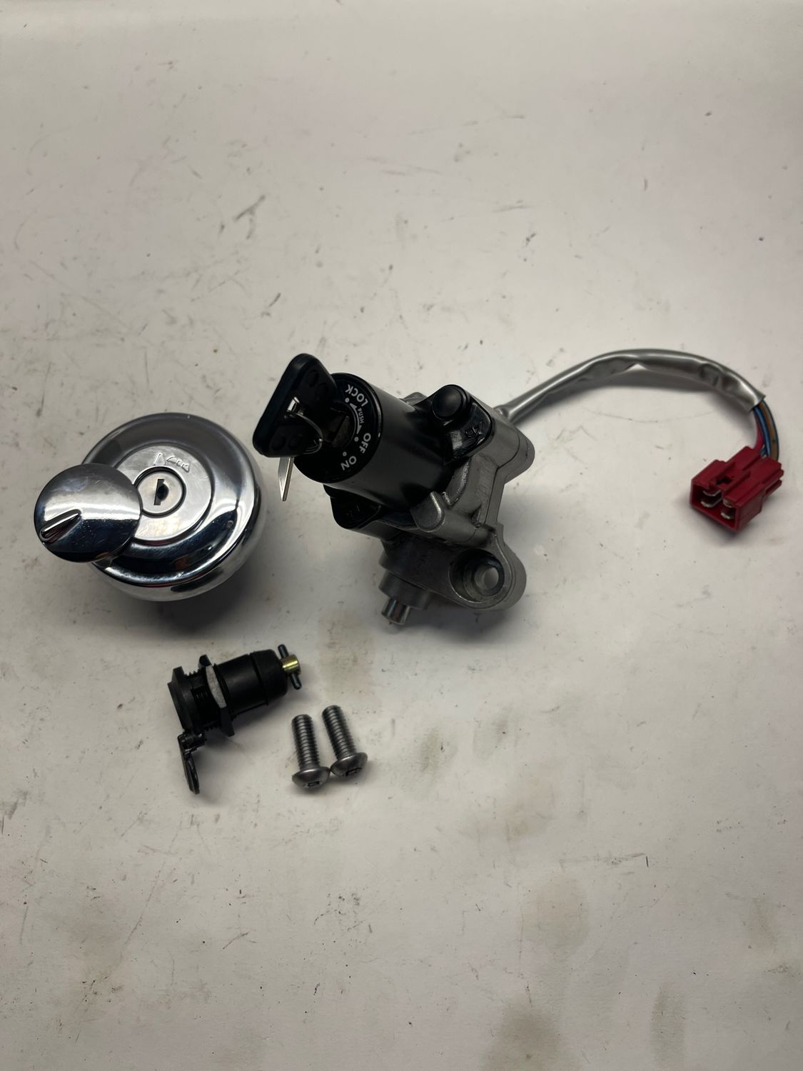 Ignition Key Set w/ Gas Cap Seat Lock--2005 Yamaha V-Star 650
