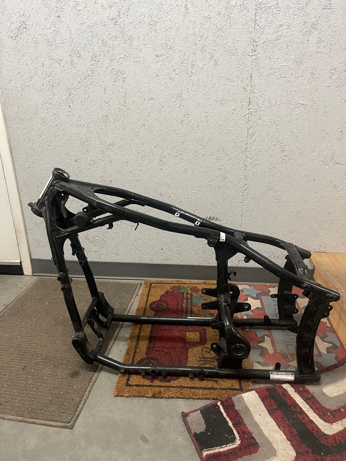 Frame w/ Title--2005 Yamaha V-Star 650