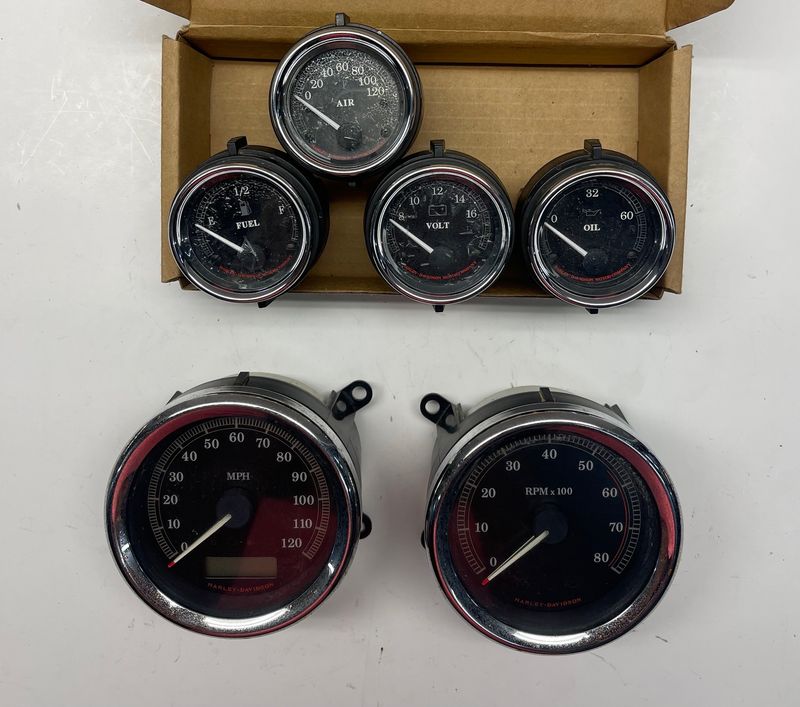 Gauges Set of Six Speedometer, Tachometer, Fuel, Voltage, Oil, Air--2009 Harley-Davidson Ultra Classic Electra Glide