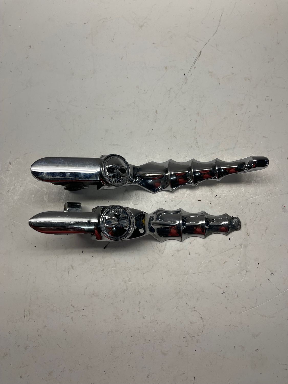 Clutch & Brake Levers Willie G-Note: Tip of Brake Lever is damaged--2009 Harley-Davidson Ultra Classic Electra Glide