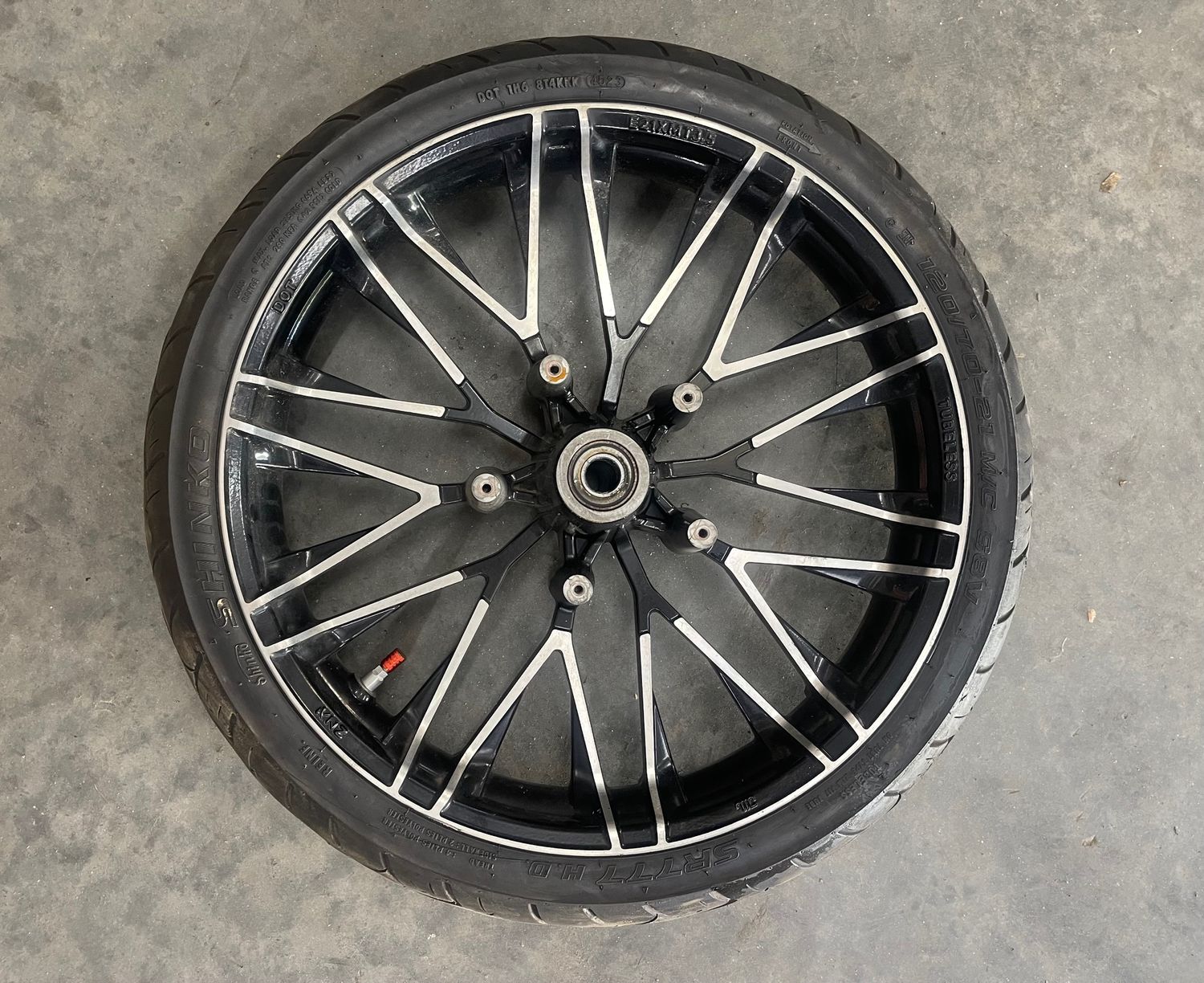 Front Rim  120/70  21" x 3.5--2007 Harley-Davidson Road King FLHPI