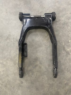 Swingarm w/ Pivot Shaft 47549-02/ 47505-02--2007 Harley-Davidson Road King FLHPI