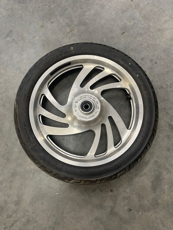 Front Rim 110/90 19 x 3--2007 Honda VTX 1300 C