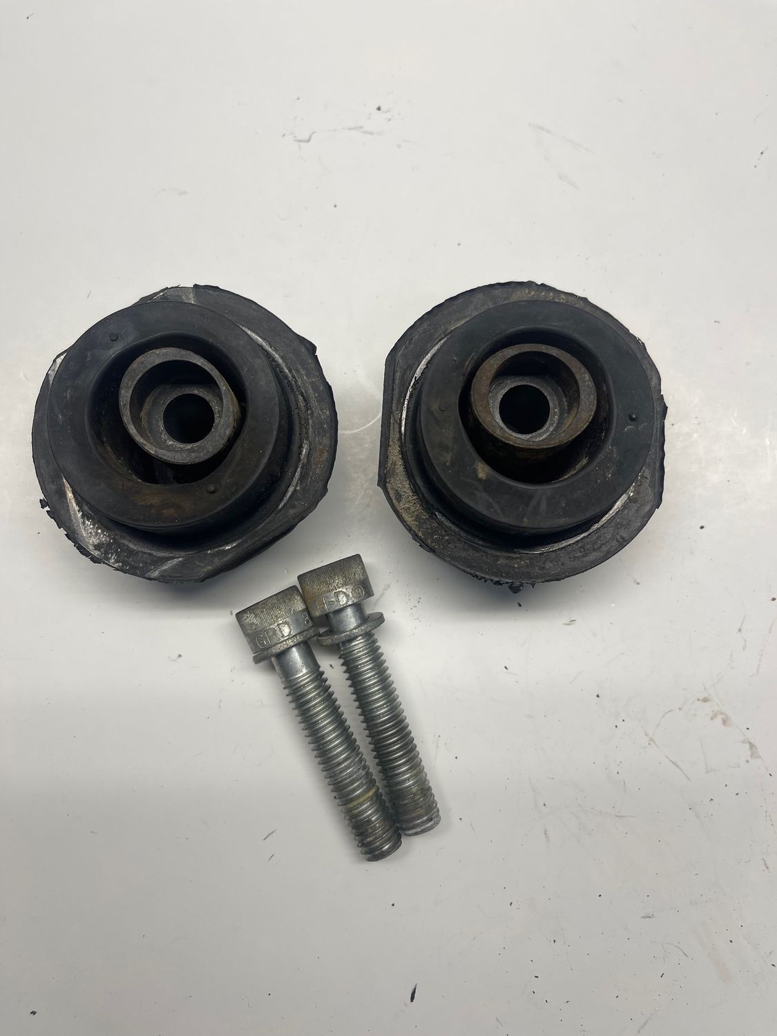Front Isolator Motor Mounts 16207-09--2009 Harley-Davidson Ultra Classic Electra Glide