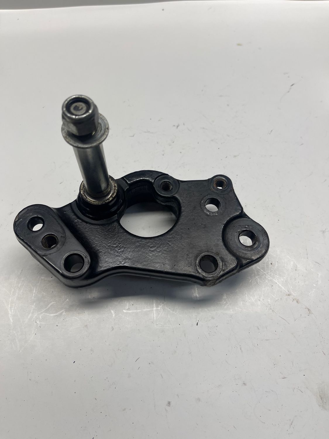 Front Right Motor Mount 47460-09BHP--2009 Harley-Davidson Ultra Classic Electra Glide