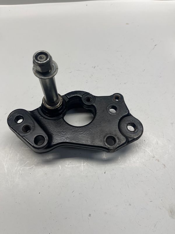 Front Right Motor Mount 47460-09BHP--2009 Harley-Davidson Ultra Classic Electra Glide