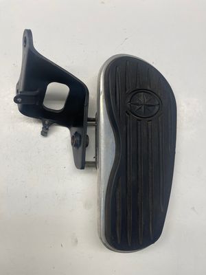 Right Driver Floorboard & Mount 5BN-27420-00--2007 Yamaha V-Star XVS650AWR Classic