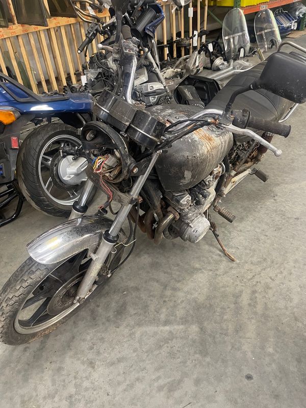 1981 Kawasaki KZ750-Parting Out