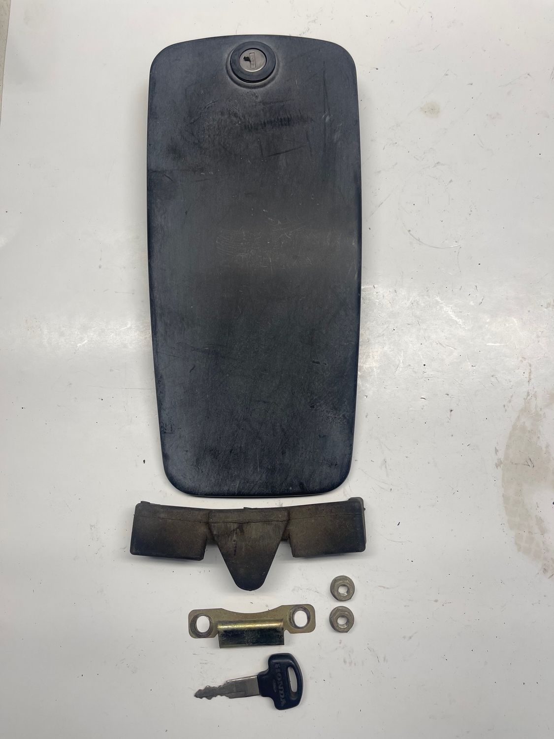 Fuel Tank Filler Lid Cover w/ Key 17531-4045-000--1978 Honda CB750K-750 Four
