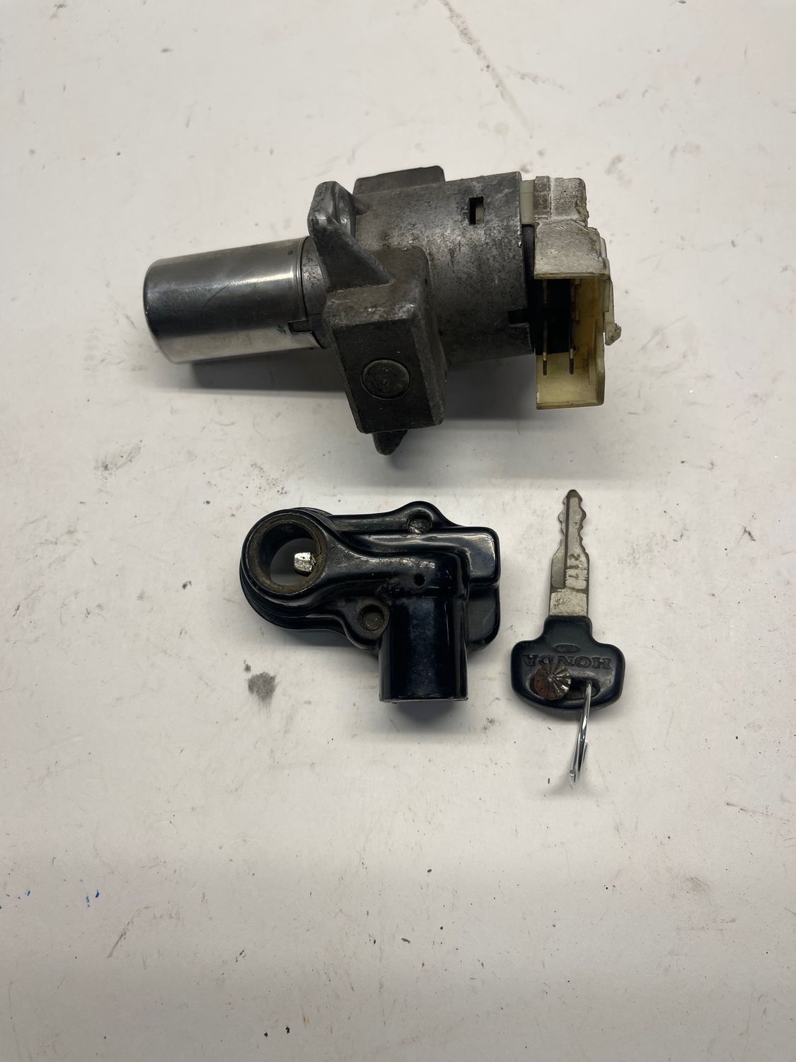 Ignition Switch Seat Lock Set w/ Key 35010-393-772, 77230-399-007--1978 Honda CB750K-750 Four