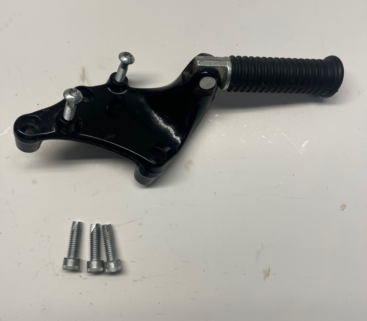 Right Passenger Peg Bracket Assembly--2020 Harley-Davidson Sportster XL883