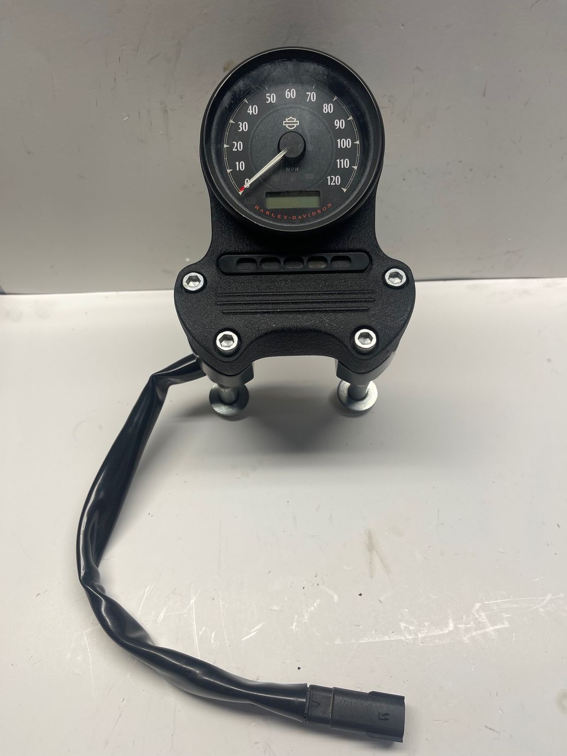 Speedometer w/ Mount 55847-05A, 69200080, 70900215A--2020 Harley-Davidson Sportster XL883