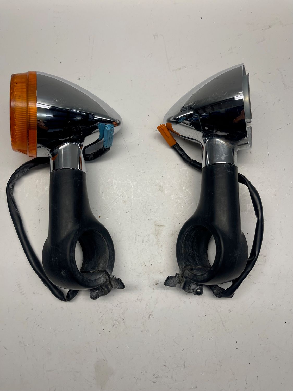 Front Turn Signals-33450-MFY-A01/ 33400-MFY-A01 Right missing cover--2010 Honda VT1300CR Stateline