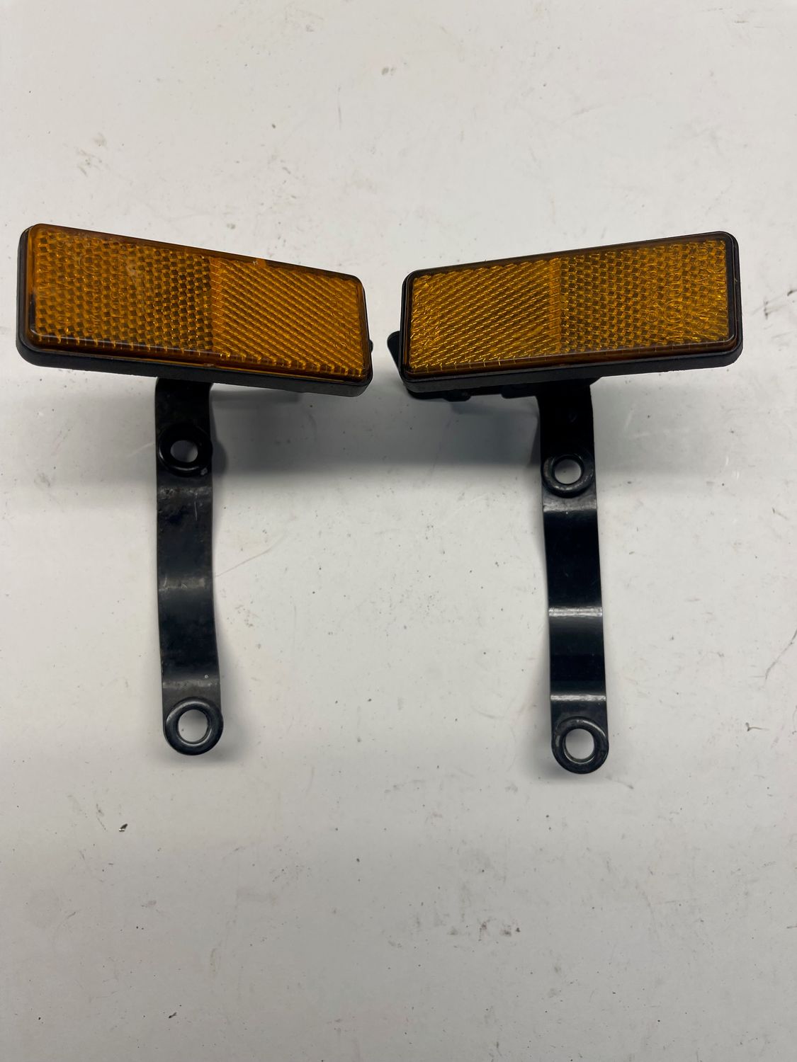 Front Fender Reflectors 5KS-21587-00/ 5KS-21588-00--2002 Yamaha V-Star XVS 1100 Front Fender Reflectors 5KS-21587-00/ 5KS-21588-00--2002 Yamaha V-Star XVS 1100