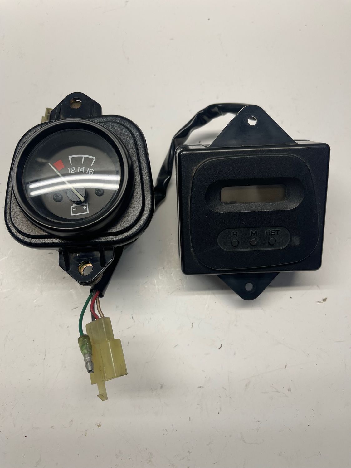 Volt Meter Clock Gauges 37420-MAJ-T11/ 37460-MT3-003--2003 Honda ST1100 Police Volt Meter Clock Gauges 37420-MAJ-T11/ 37460-MT3-003--2003 Honda ST1100 Police