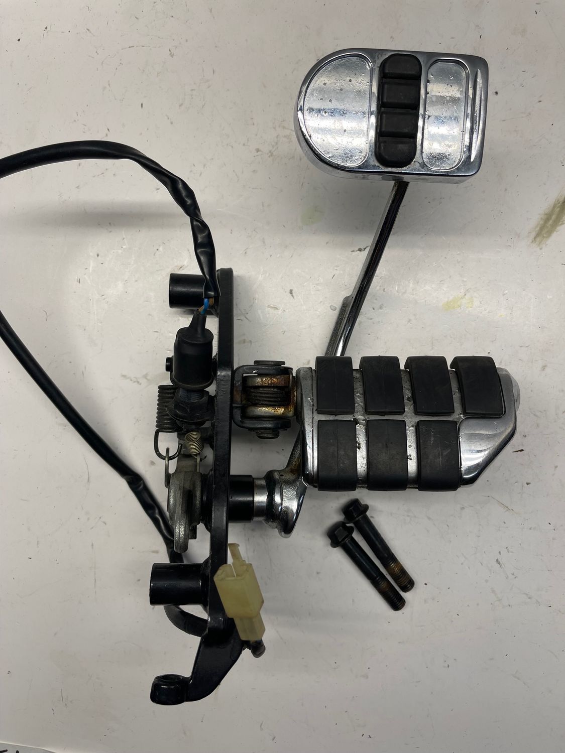 Right Side Driver Foot Peg & Brake Pedal 34003-1414--1999 Kawasaki Vulcan VN800B