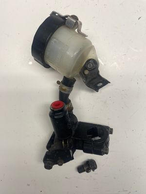 Front Brake Master Cylinder 59600-32C01--2002 Suzuki GSXR750