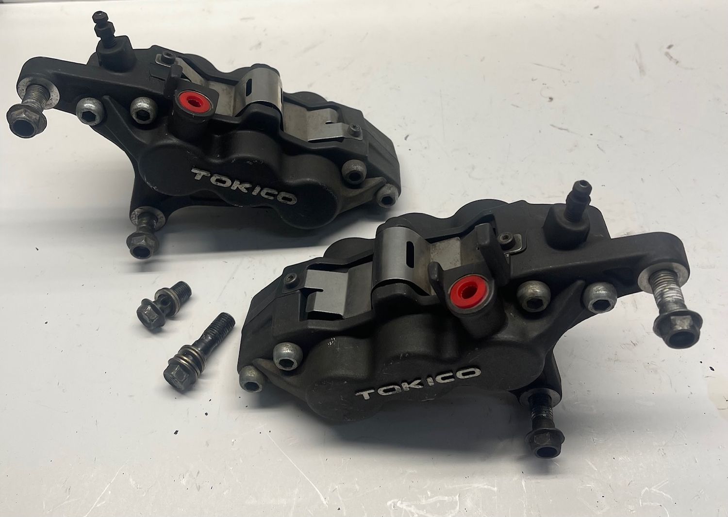 Front Brake Calipers Left Right 59300-35F00/ 59100-35F00--2002 Suzuki GSXR750