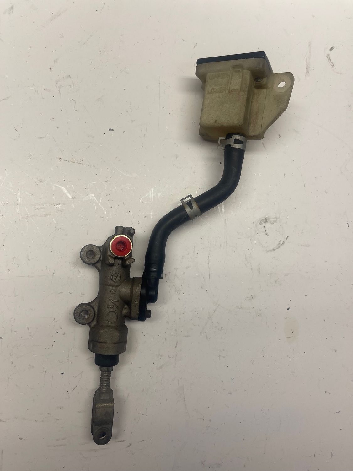 Rear Brake Master Cylinder 69600-33C00--2002 Suzuki GSXR750