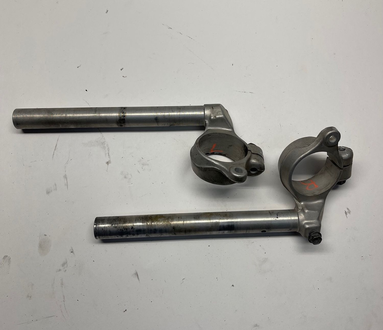 Handlebar Clip On's Left Right Pair 56111-35F00/ 56151-35F00--2002 Suzuki GSXR750