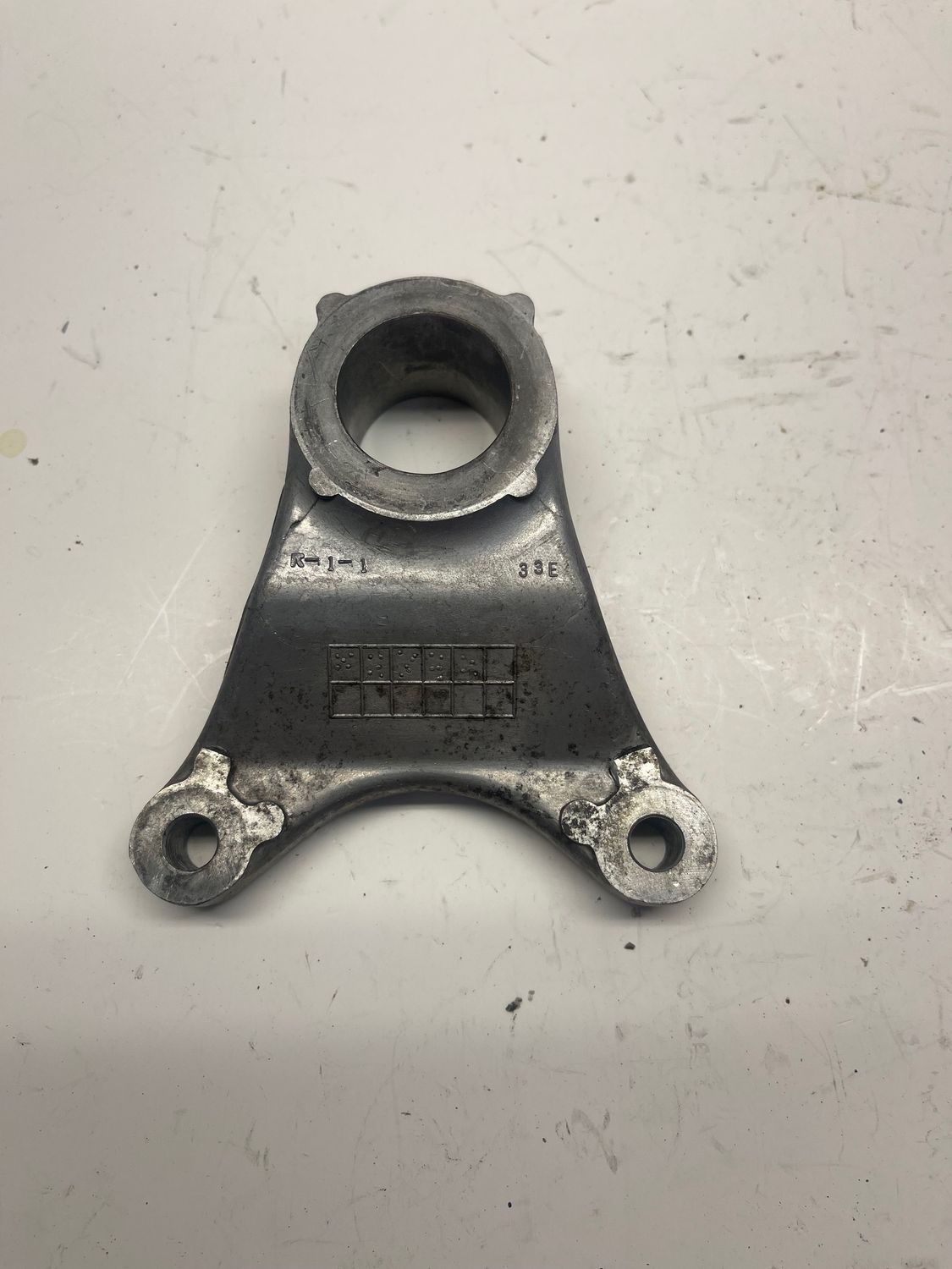 Rear Brake Caliper Bracket  69721-35F00--2002 Suzuki GSXR750