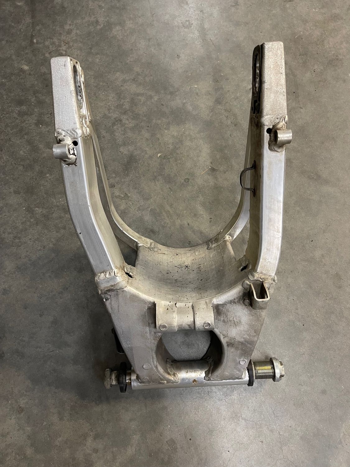 Swingarm 61000-35F10--2002 Suzuki GSXR750