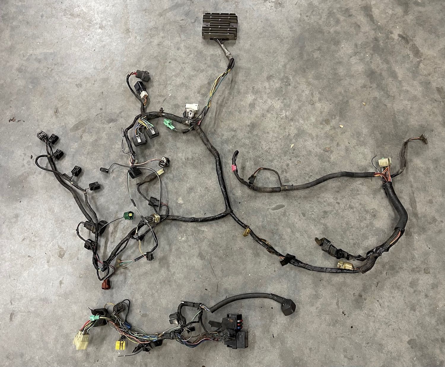 Wiring Harness w/ Voltage Regulator For Parts Only--2002 Suzuki GSXR750
