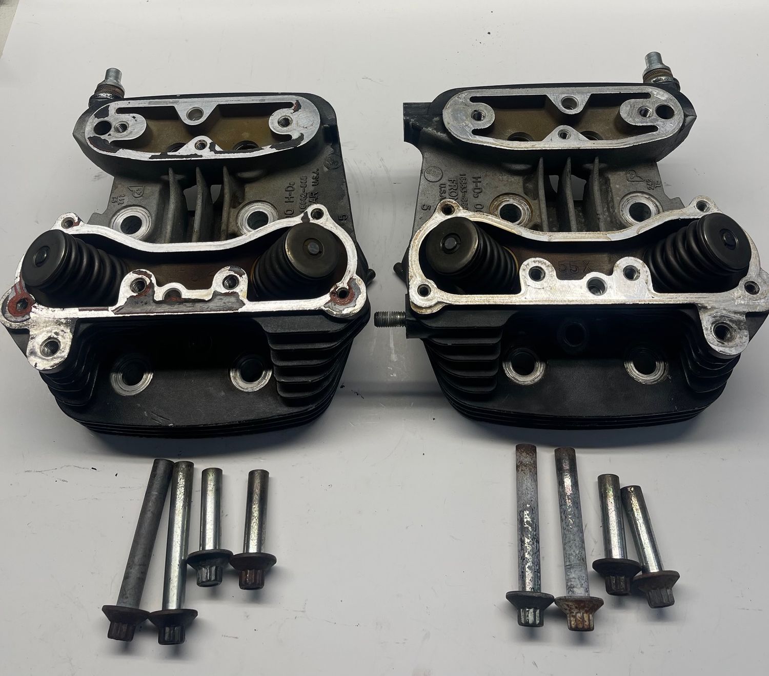Cylinder Heads Front & Rear  16662-86B/16663-86B--Pulled from a 2001 Sportster XL883H
