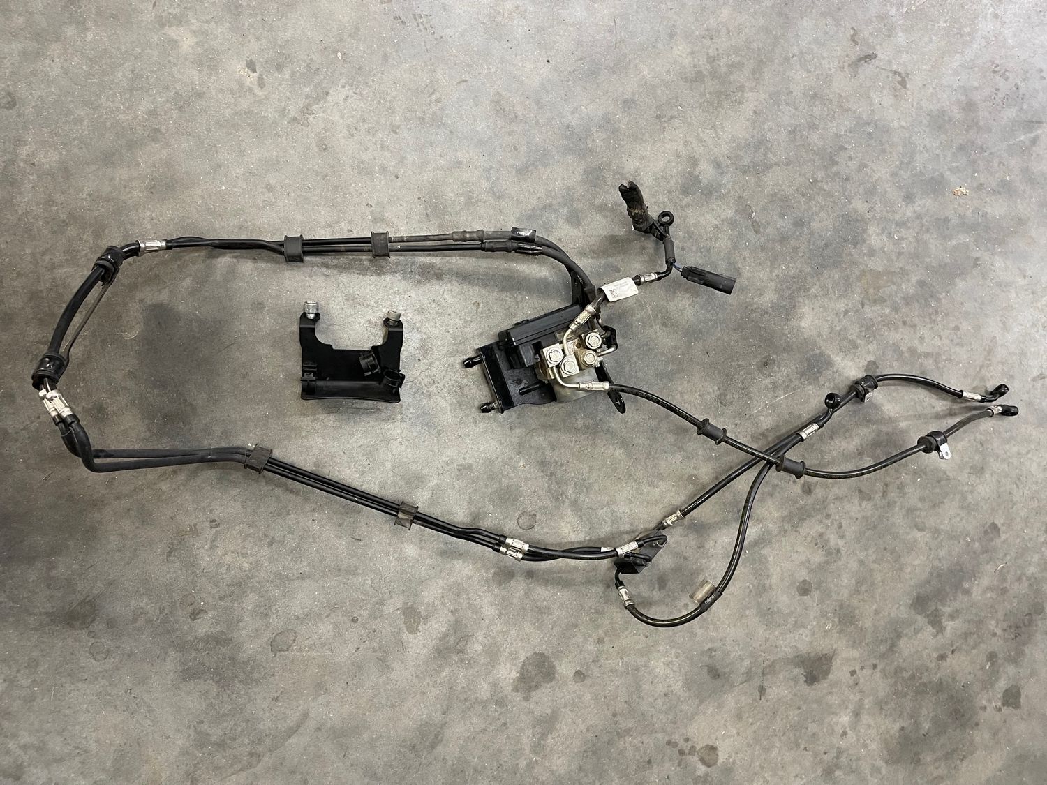 ABS Brake Module w/ Brake Lines & Bracket 41100043C/ 41600069--2020 Harley-Davidson Sportster XL883N