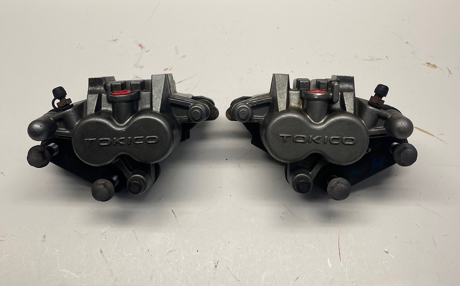 Front Brake Calipers 43041-1692-FE/ 43041-1693-FE--2000 Kawasaki ZR750 F2 Front Brake Calipers 43041-1692-FE/ 43041-1693-FE--2000 Kawasaki ZR750 F2