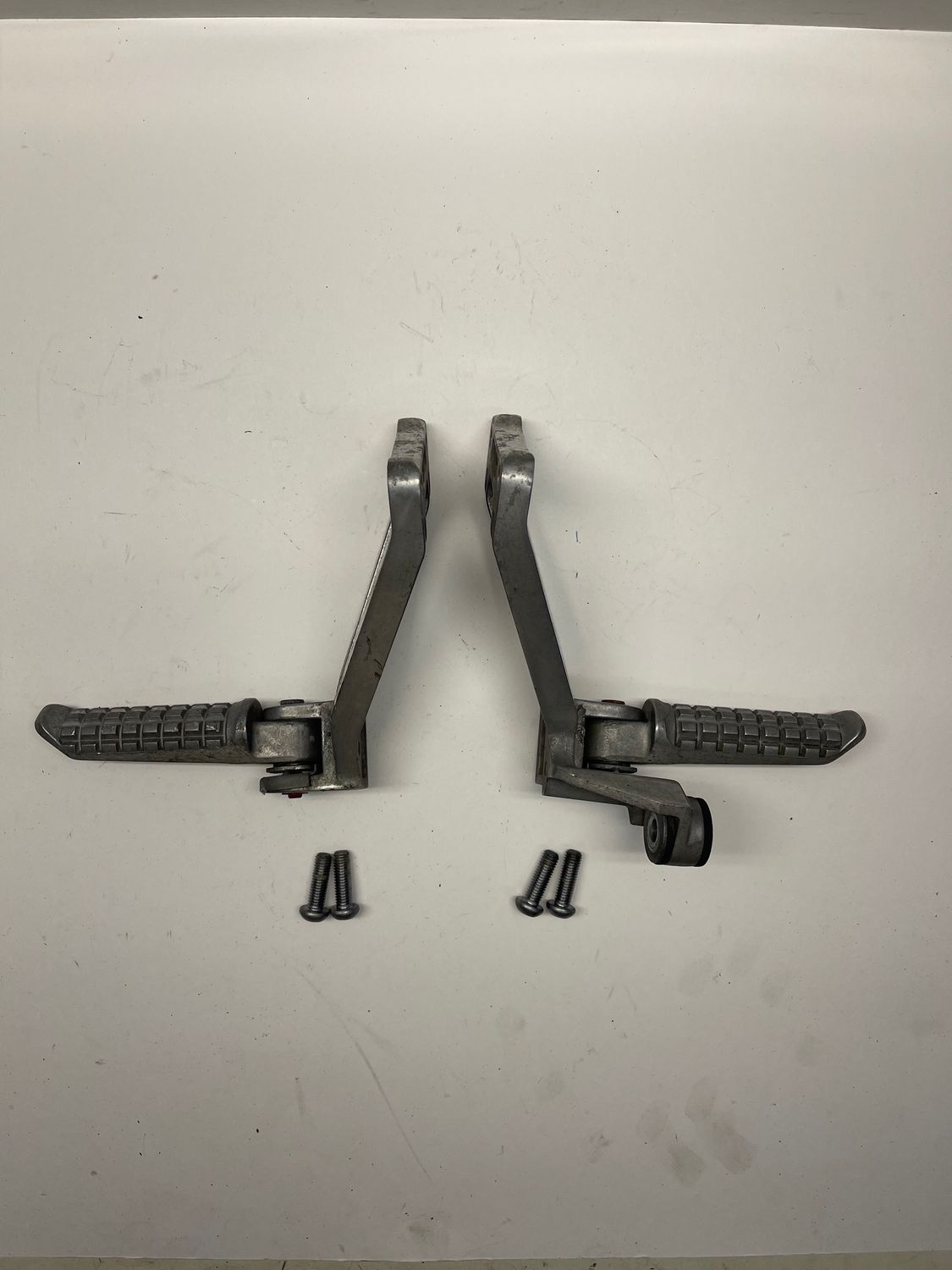 Passenger Foot Pegs 35011-1554/1555--2000 Kawasaki ZR750 F2 Passenger Foot Pegs 35011-1554/1555--2000 Kawasaki ZR750 F2