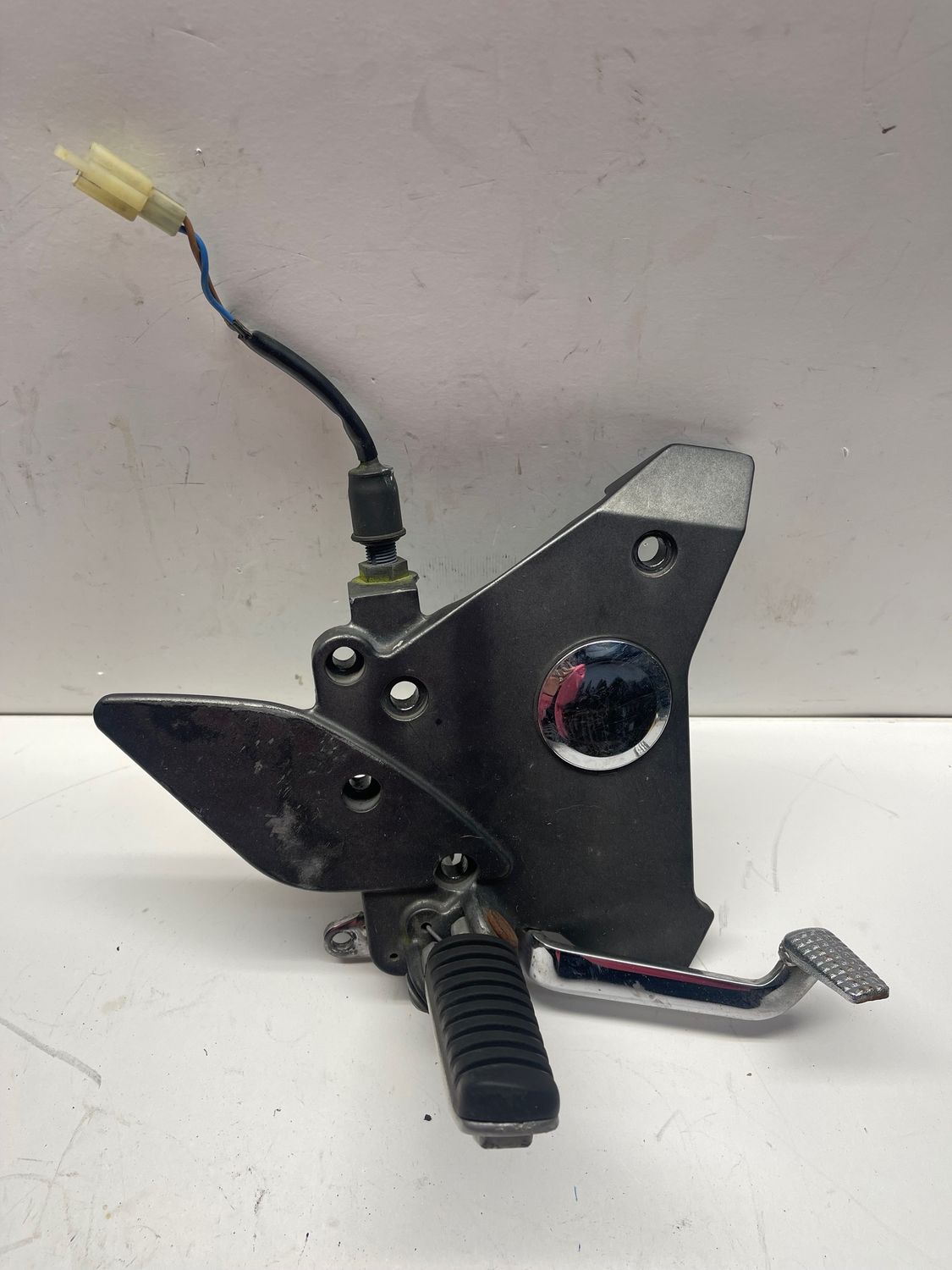 Right Driver Foot Peg w/ Brake Pedal 35063-1051-E2--2000 Kawasaki ZR750 F2 Right Driver Foot Peg w/ Brake Pedal 35063-1051-E2--2000 Kawasaki ZR750 F2