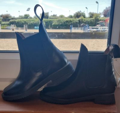 Ashboot Mackey