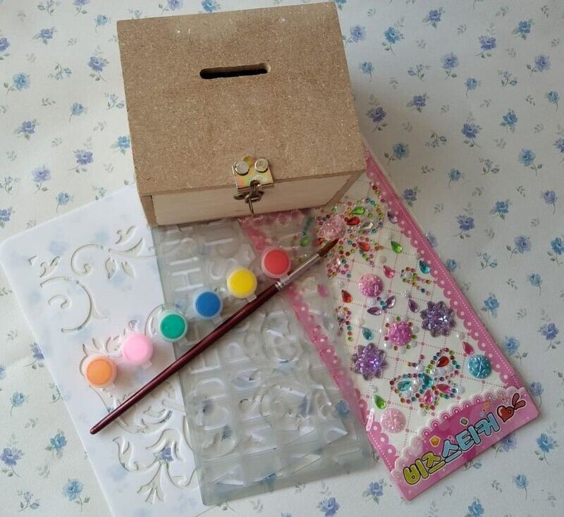 WOODEN MONEY BOX PAINTING KIT