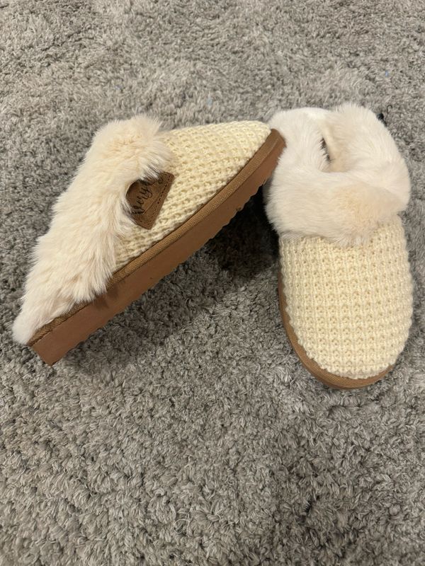 Very G Cream Evie Slippers